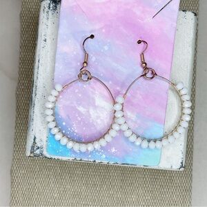 4495u. White Glass Goldtone Earrings